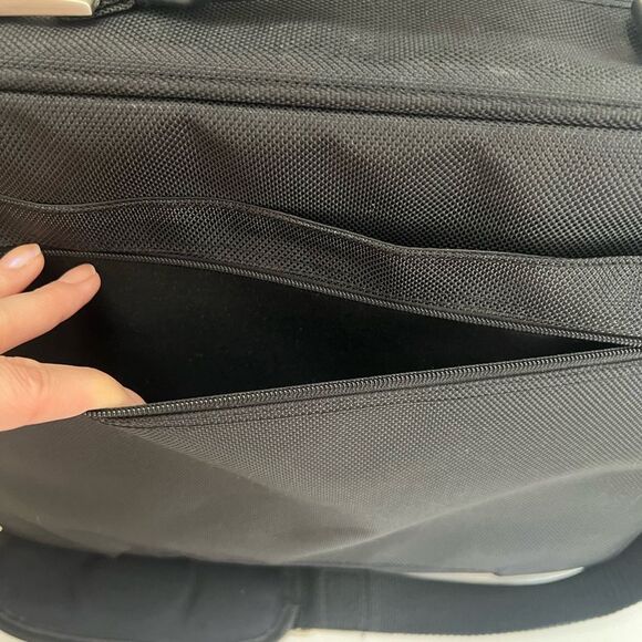 DELL Laptop Messenger Shoulder Bag Black Nylon Inner Outer Pockets Utility Work - Picture 9 of 16